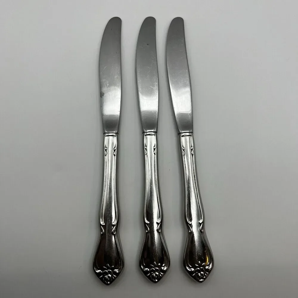 1881 Rogers Oneida True Rose Arbor Rose Dinner Knives Stainless Flatware Set 3